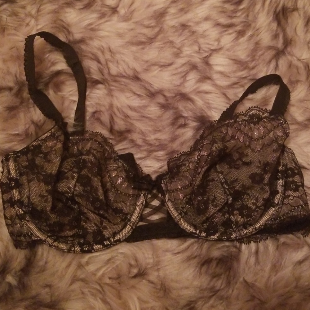 NWOT Victoria's Secret underwire lacey bralet